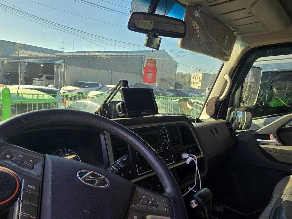 medium and large cargo truck - Vista 6