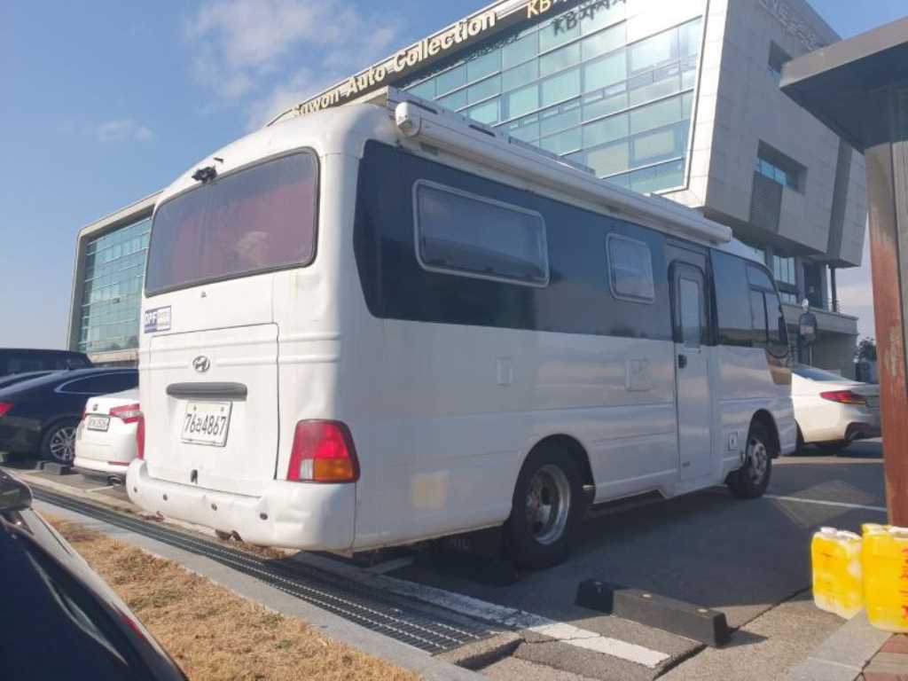 medium and large bus Hyundai bus - Vista 3