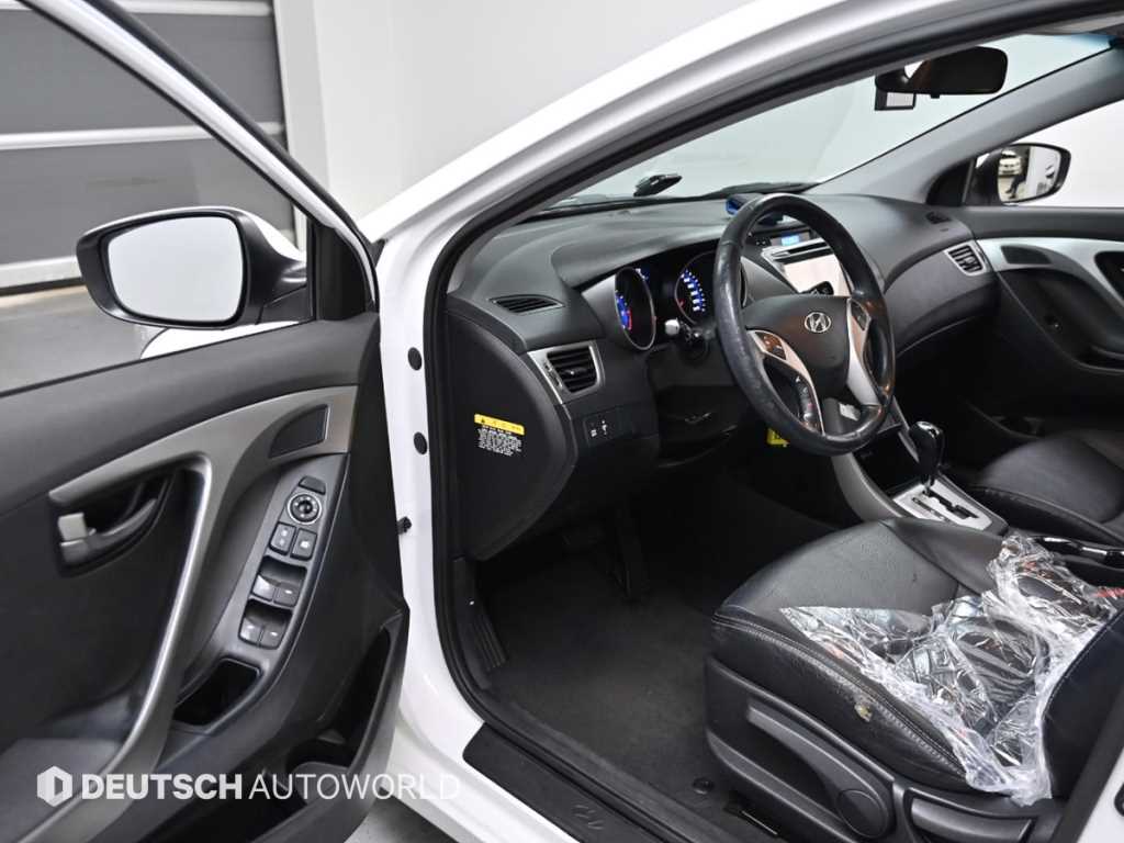 HYUNDAI Avante - Vista 11