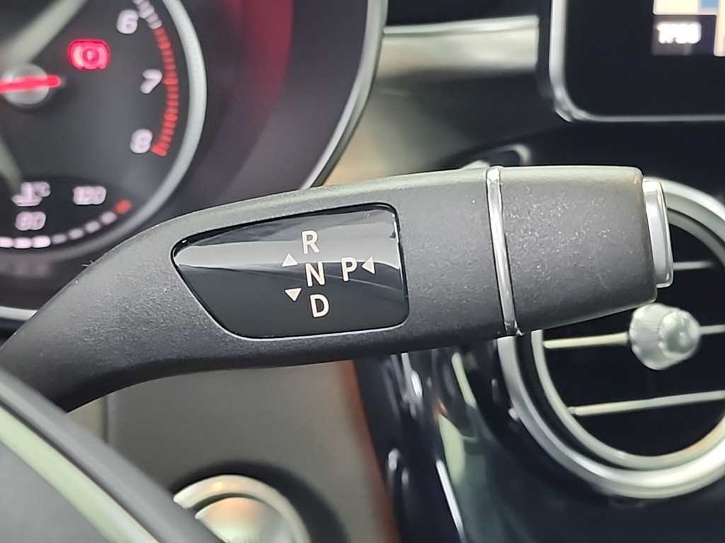 Mercedes Benz GLC Class - Vista 8