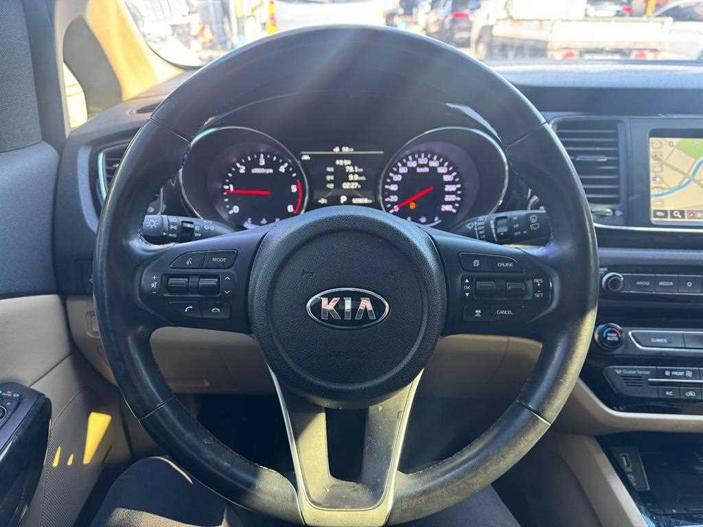 KIA Carnival - Vista 8