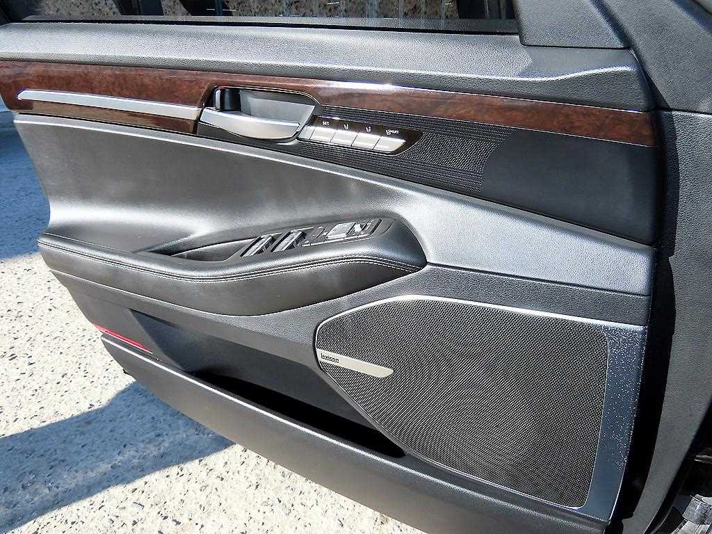 Genesis EQ900 - Vista 12