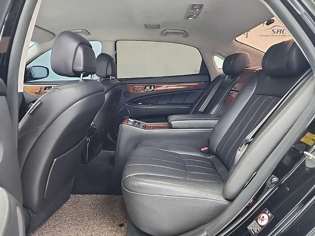 HYUNDAI Equus - Vista 12