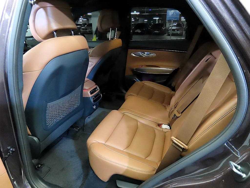 Genesis GV70 - Vista 7