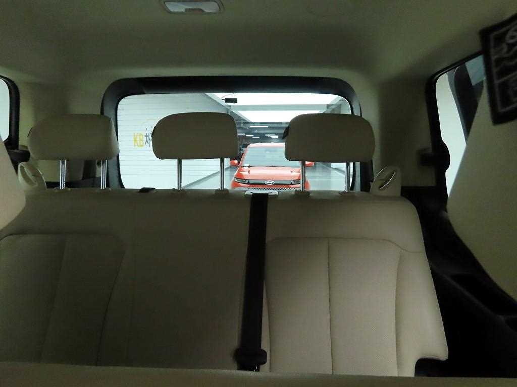 HYUNDAI Staria - Vista 10