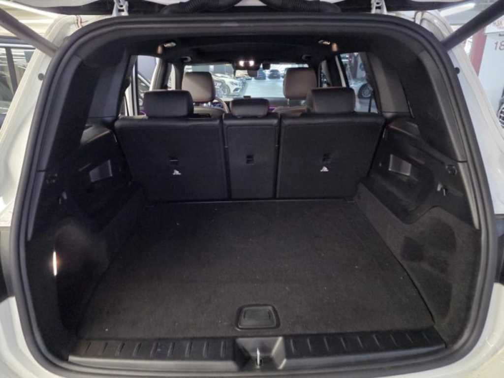 Mercedes Benz GLB Class - Vista 12