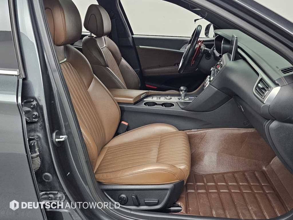 Genesis G70 - Vista 10