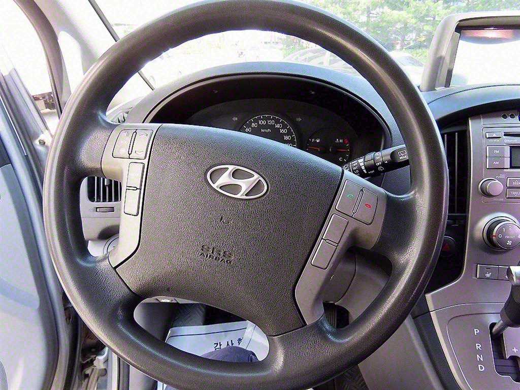 HYUNDAI Starex - Vista 8