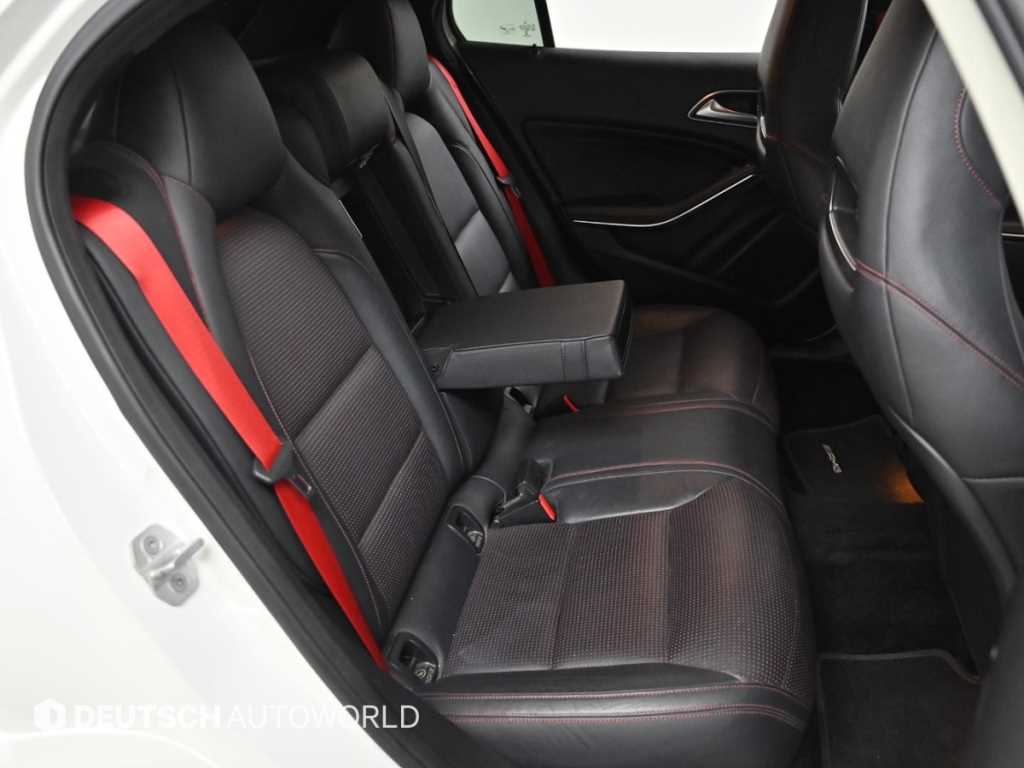 Mercedes Benz GLA Class - Vista 12