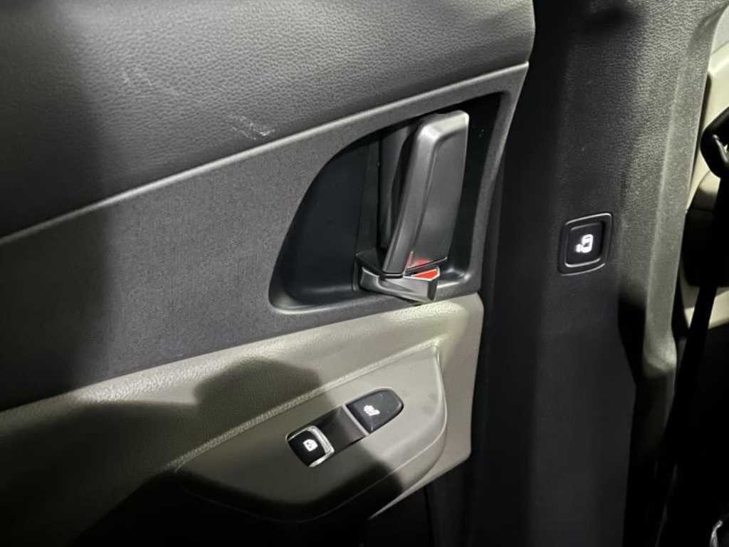 KIA Carnival - Vista 9