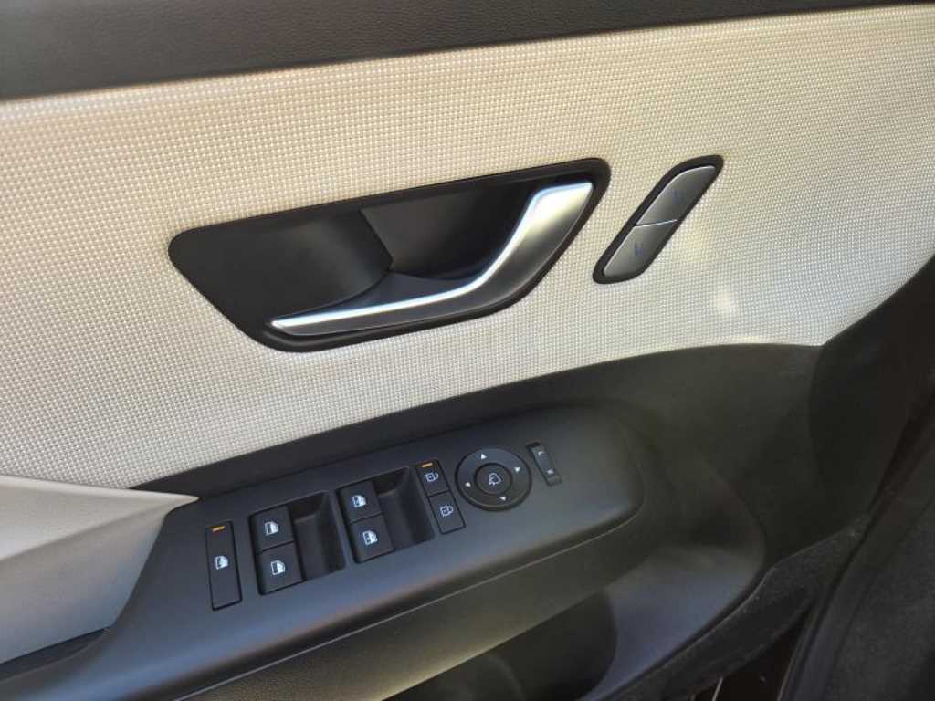 HYUNDAI Kona - Vista 9