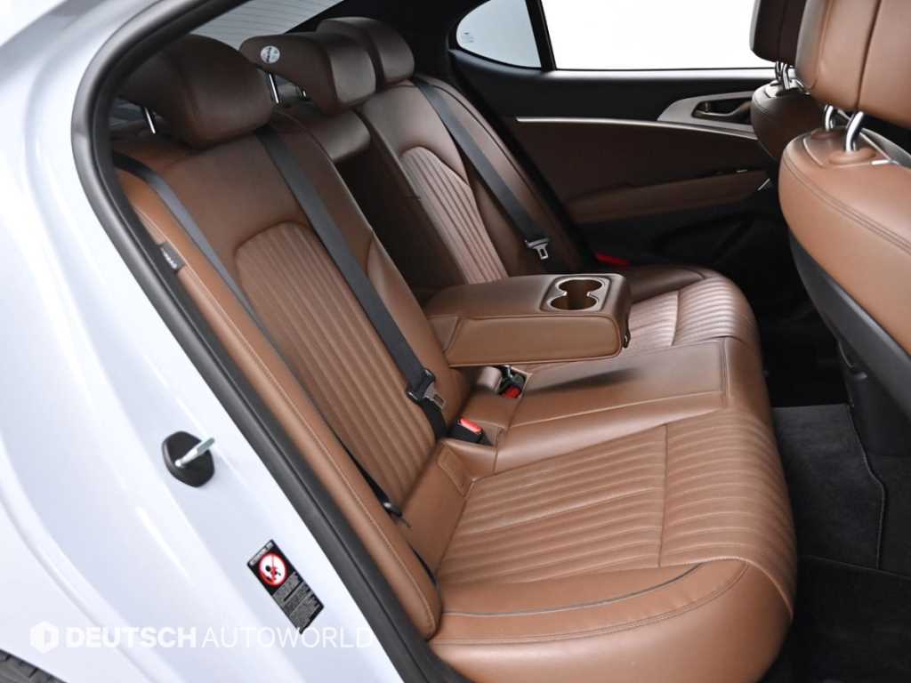 Genesis G70 - Vista 12