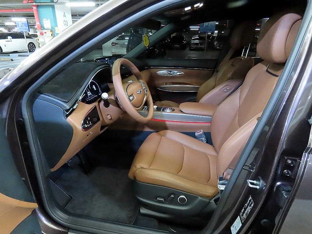 Genesis GV70 - Vista 6