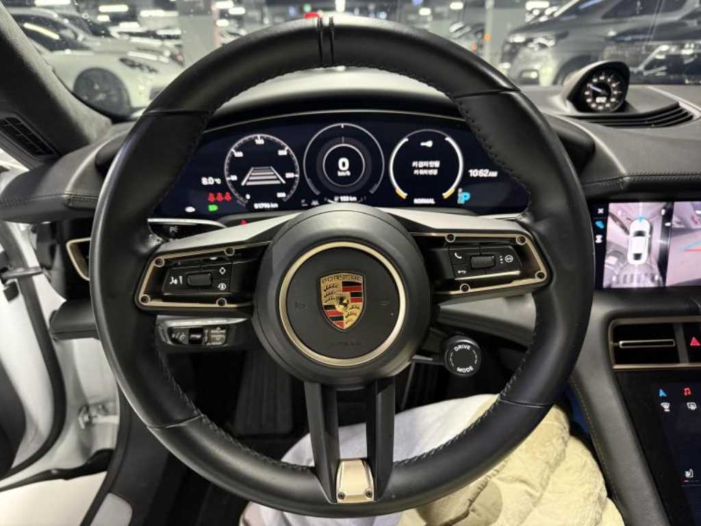 Porsche Taycan - Vista 10