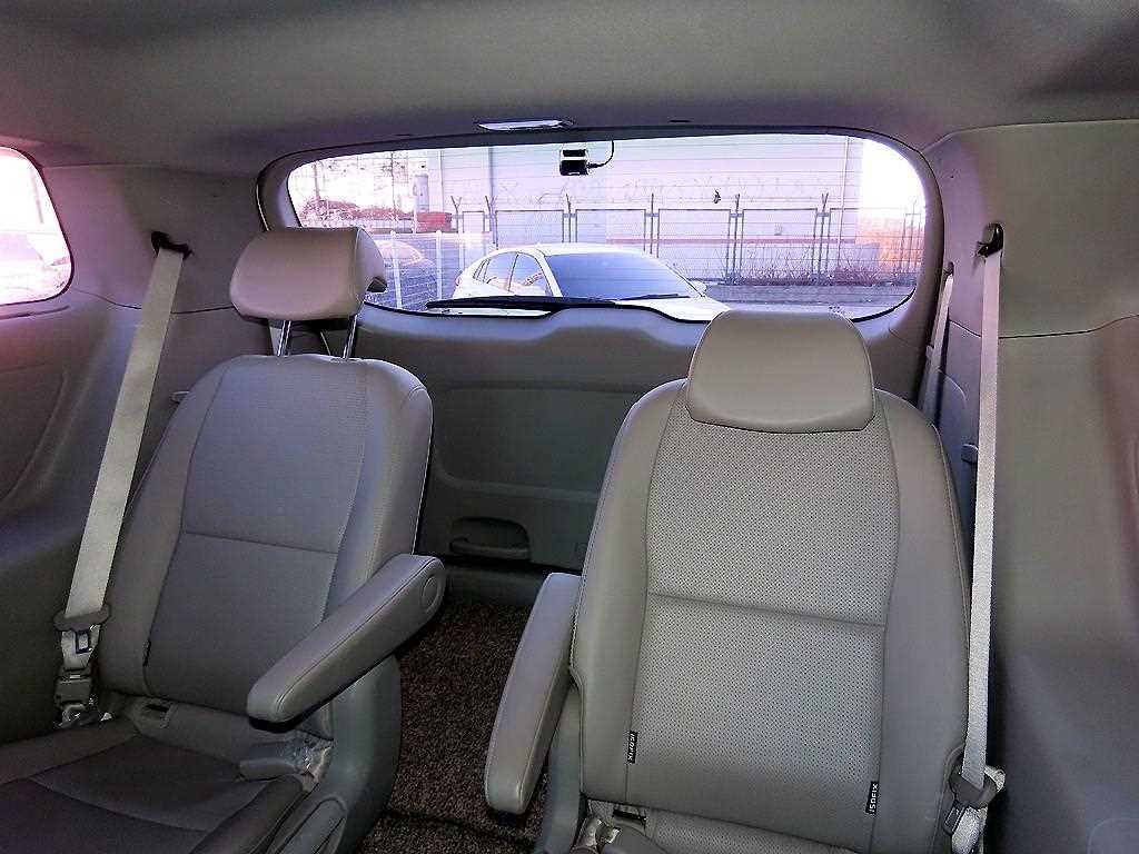 KIA Carnival - Vista 7
