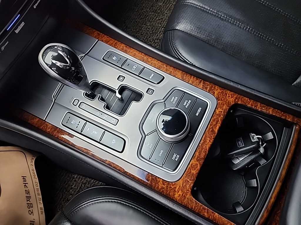 HYUNDAI Equus - Vista 8