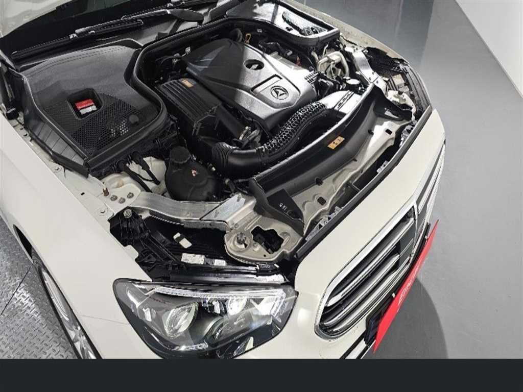 Mercedes Benz E class - Vista 6