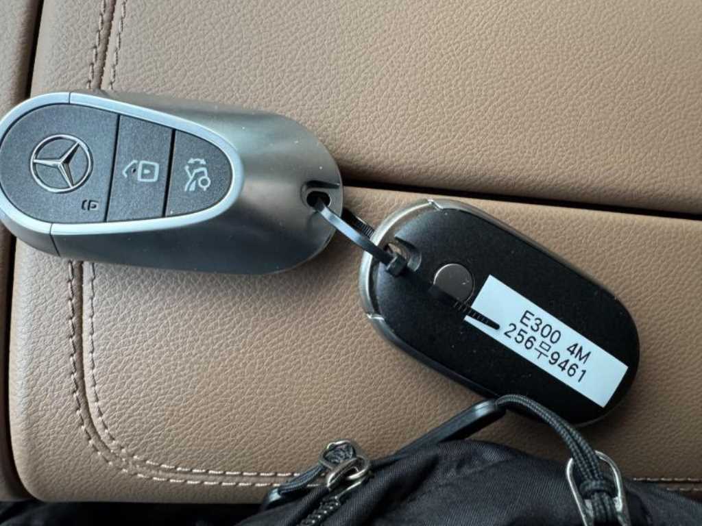 Mercedes Benz E class - Vista 7