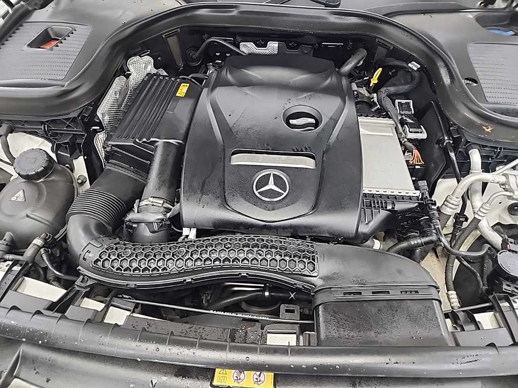 Mercedes Benz GLC Class - Vista 5