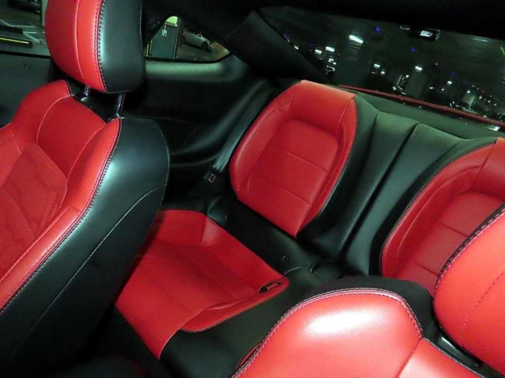 Ford Mustang - Vista 7