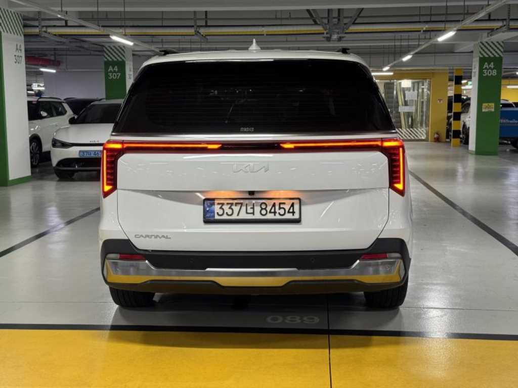 KIA Carnival - Vista 5