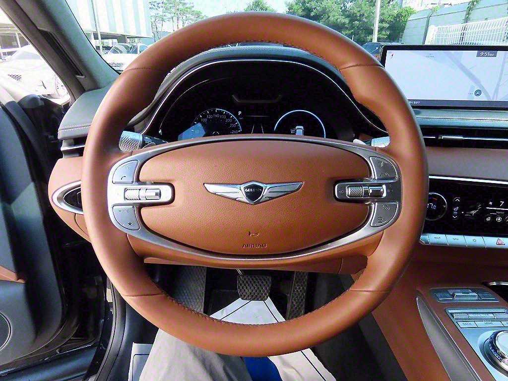 Genesis GV70 - Vista 8