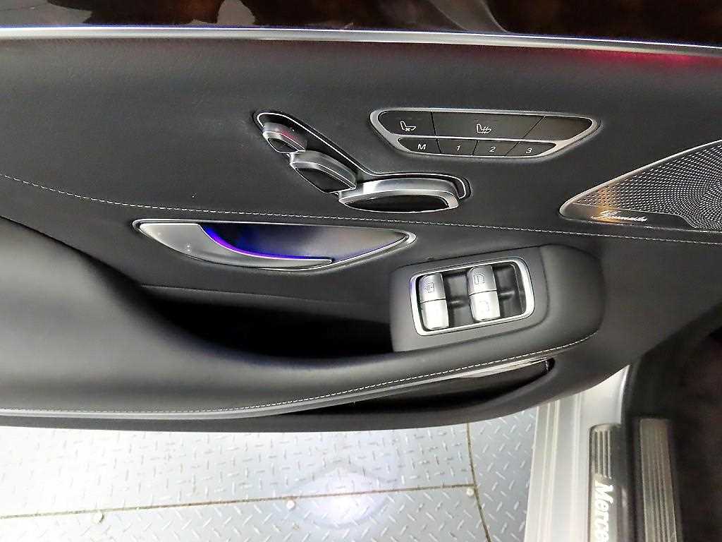 Mercedes Benz S Class - Vista 12