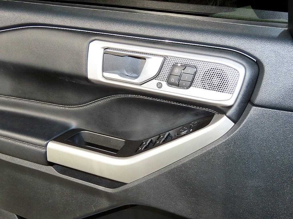 Ford Explorer - Vista 11