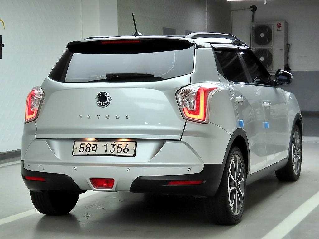 Ssangyong Tivoli - Vista 4