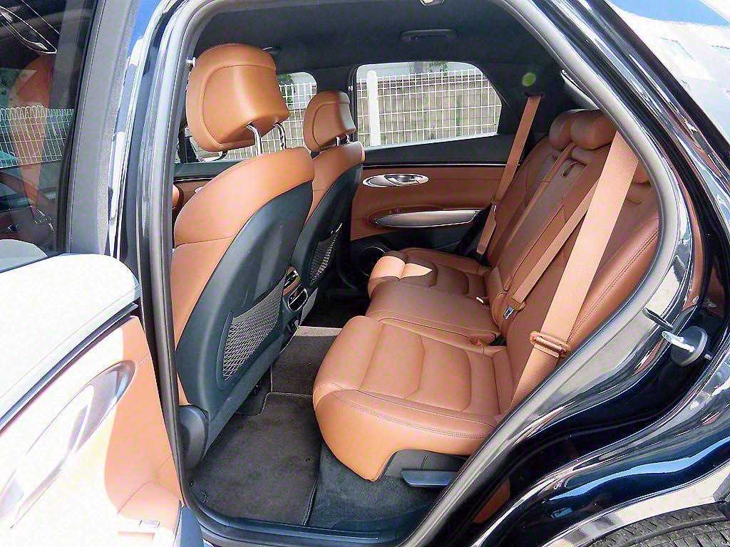 Genesis GV70 - Vista 6