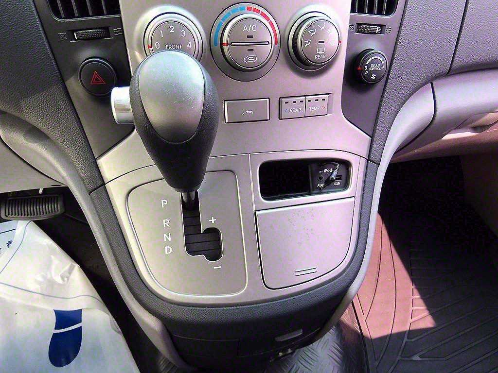 HYUNDAI Starex - Vista 10