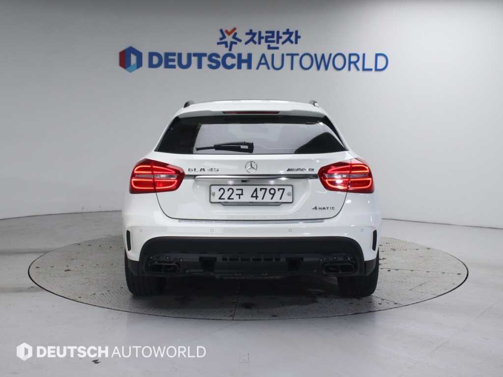 Mercedes Benz GLA Class - Vista 4