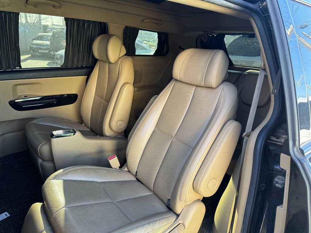 KIA Carnival - Vista 6