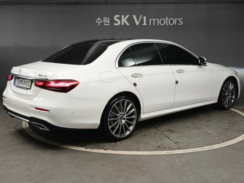 Mercedes Benz E class - Vista 4