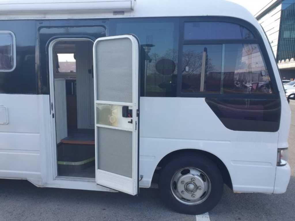 medium and large bus Hyundai bus - Vista 6