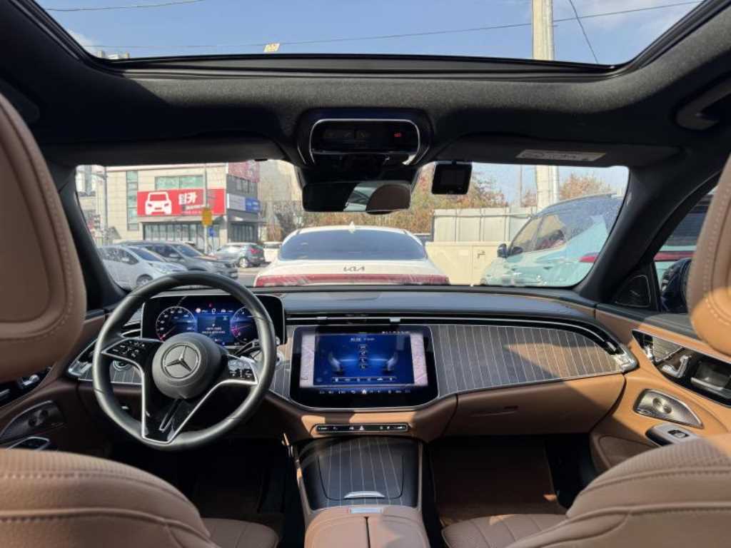 Mercedes Benz E class - Vista 4