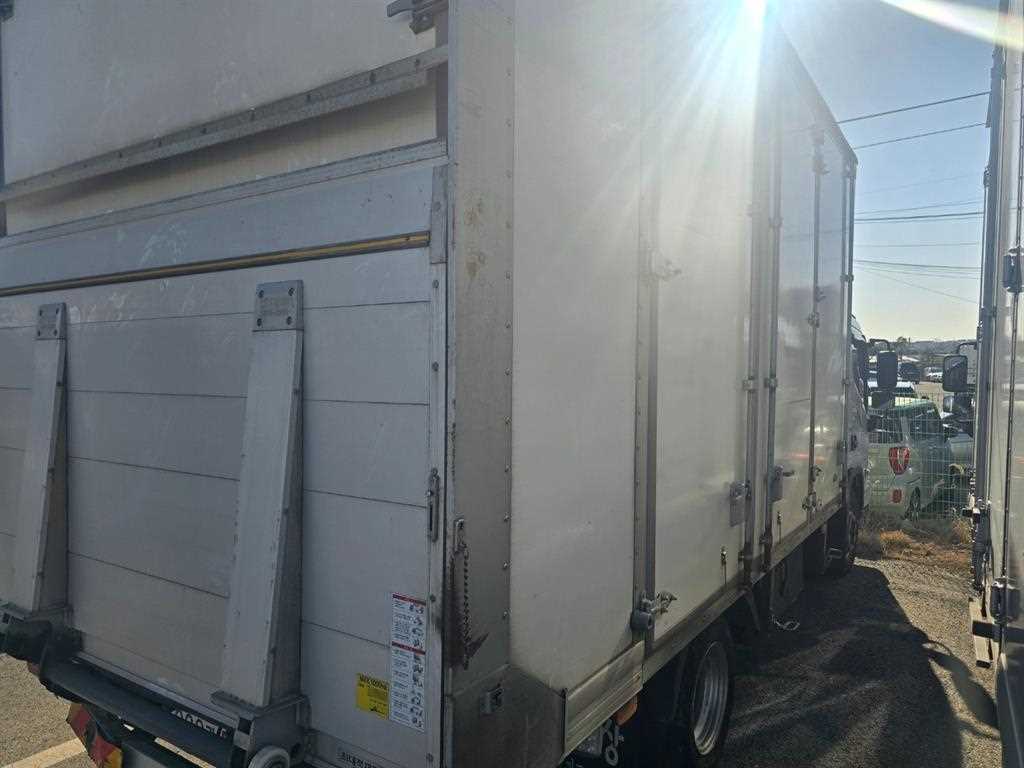 medium and large cargo truck - Vista 4