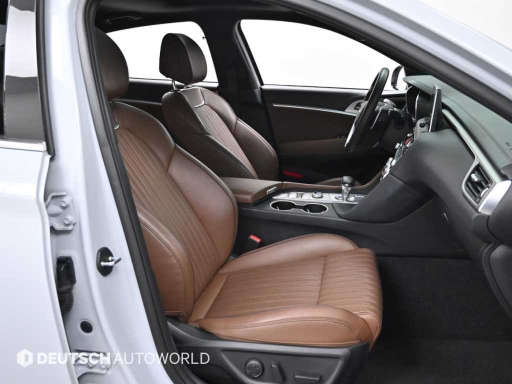 Genesis G70 - Vista 10