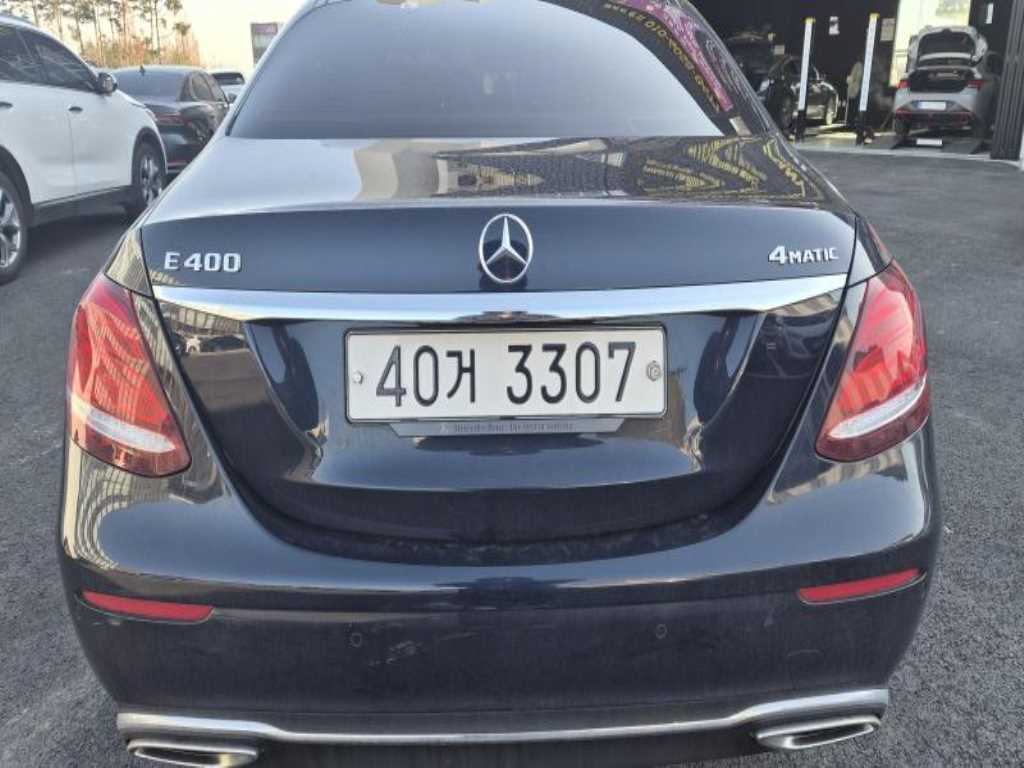 Mercedes Benz E class - Vista 4