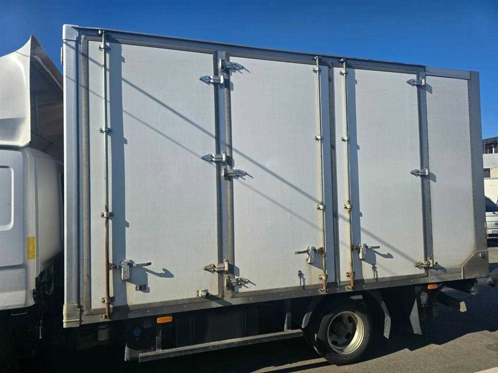 medium and large cargo truck - Vista 3