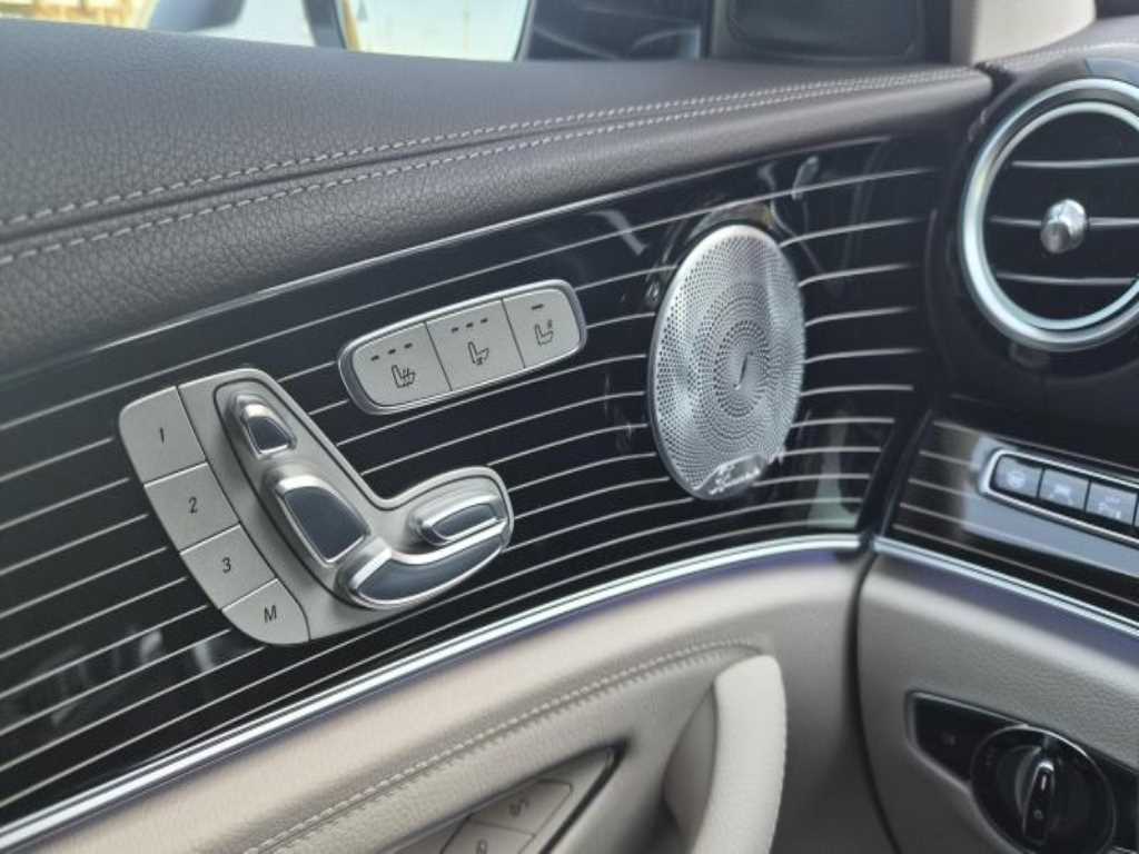 Mercedes Benz E class - Vista 8