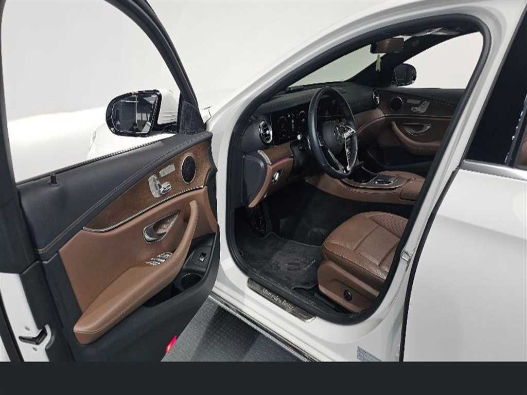 Mercedes Benz E class - Vista 10