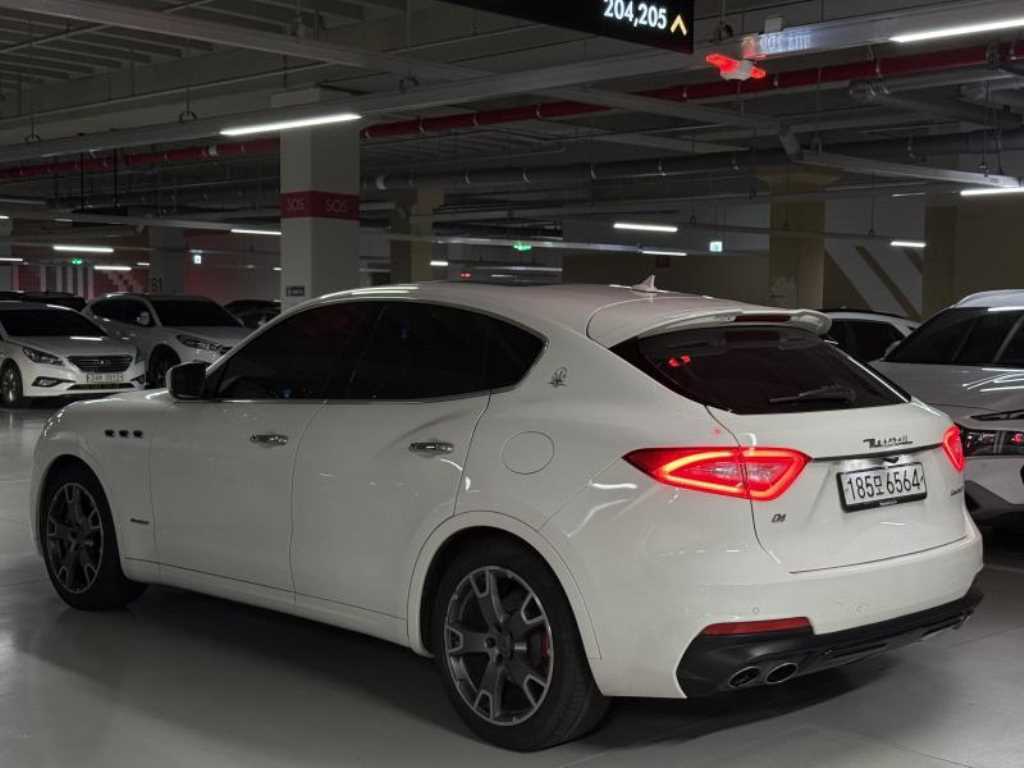 Maserati Levante - Vista 6