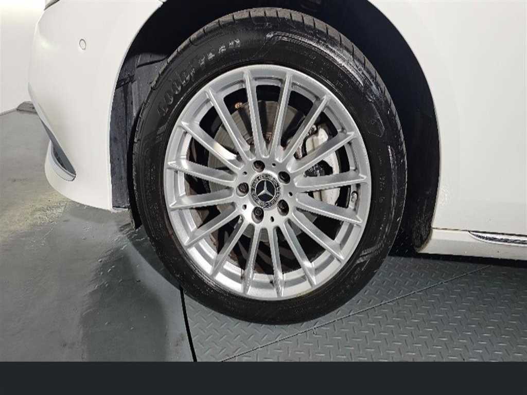 Mercedes Benz E class - Vista 5