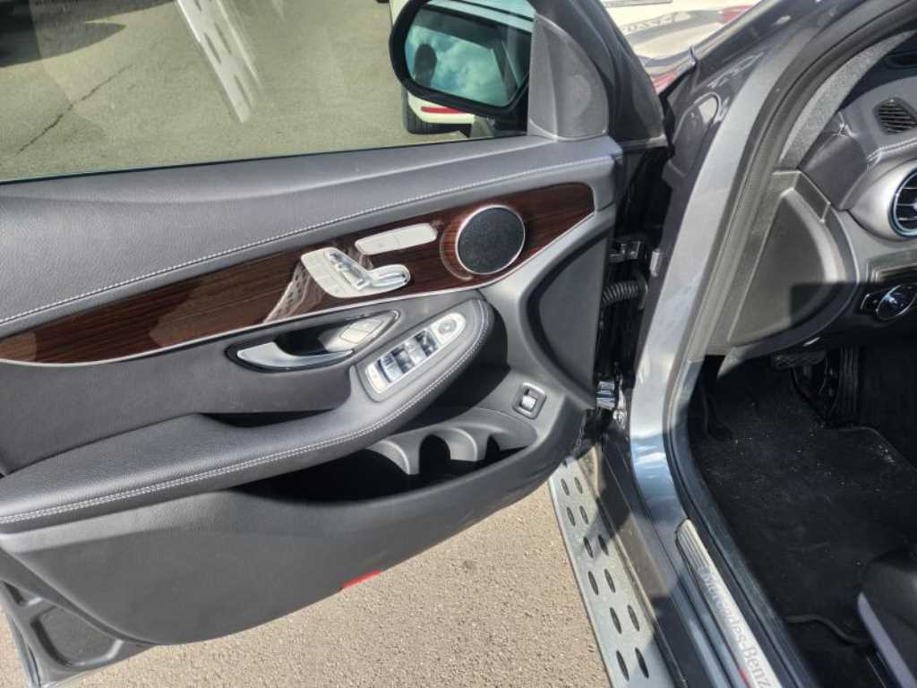 Mercedes Benz GLC Class - Vista 4