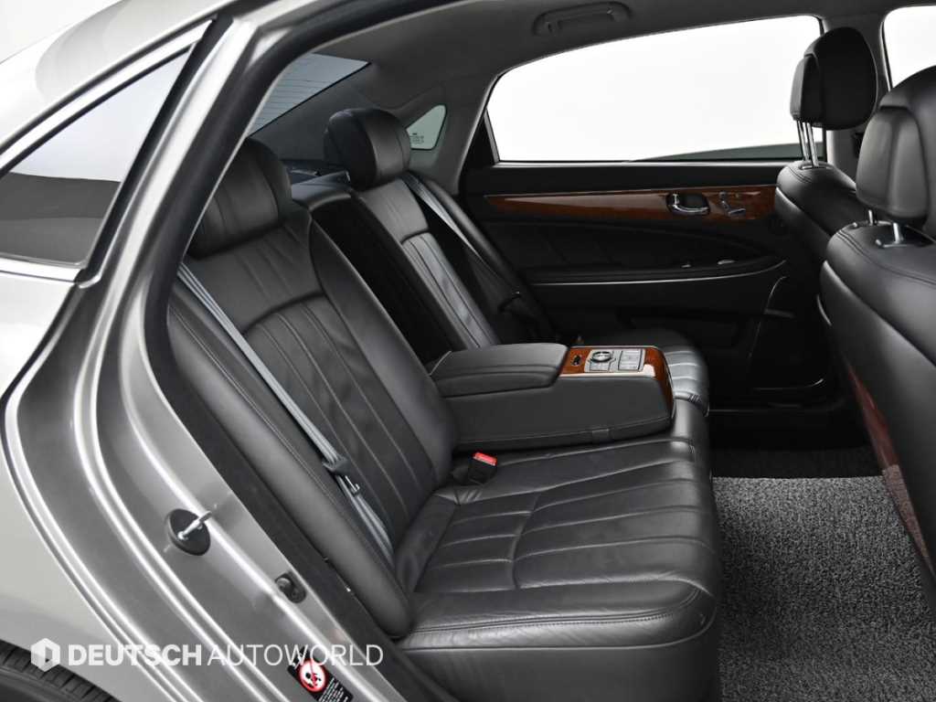 HYUNDAI Equus - Vista 12