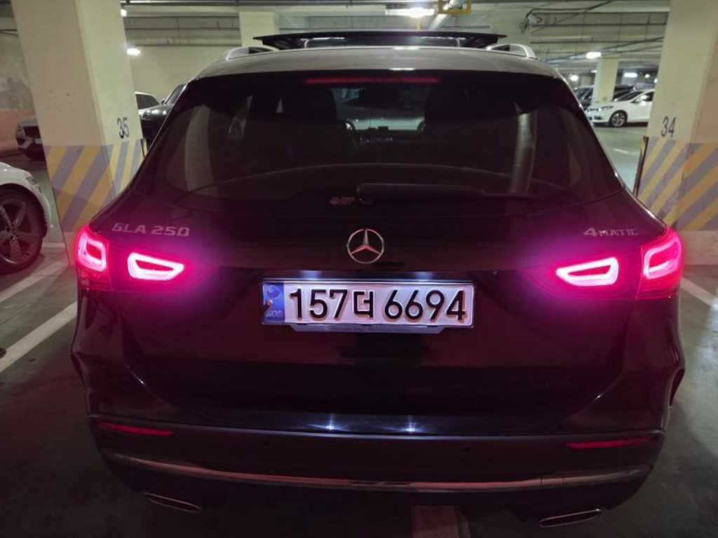 Mercedes Benz GLA Class - Vista 2