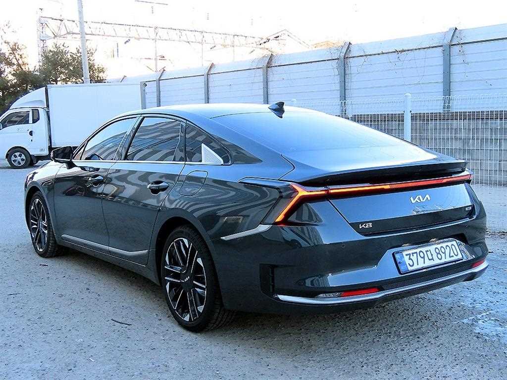 KIA K8 - Vista 3