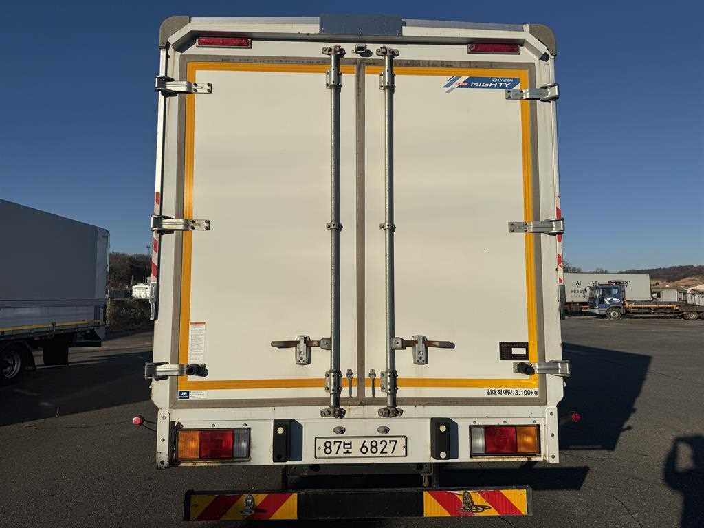 medium and large cargo truck - Vista 4