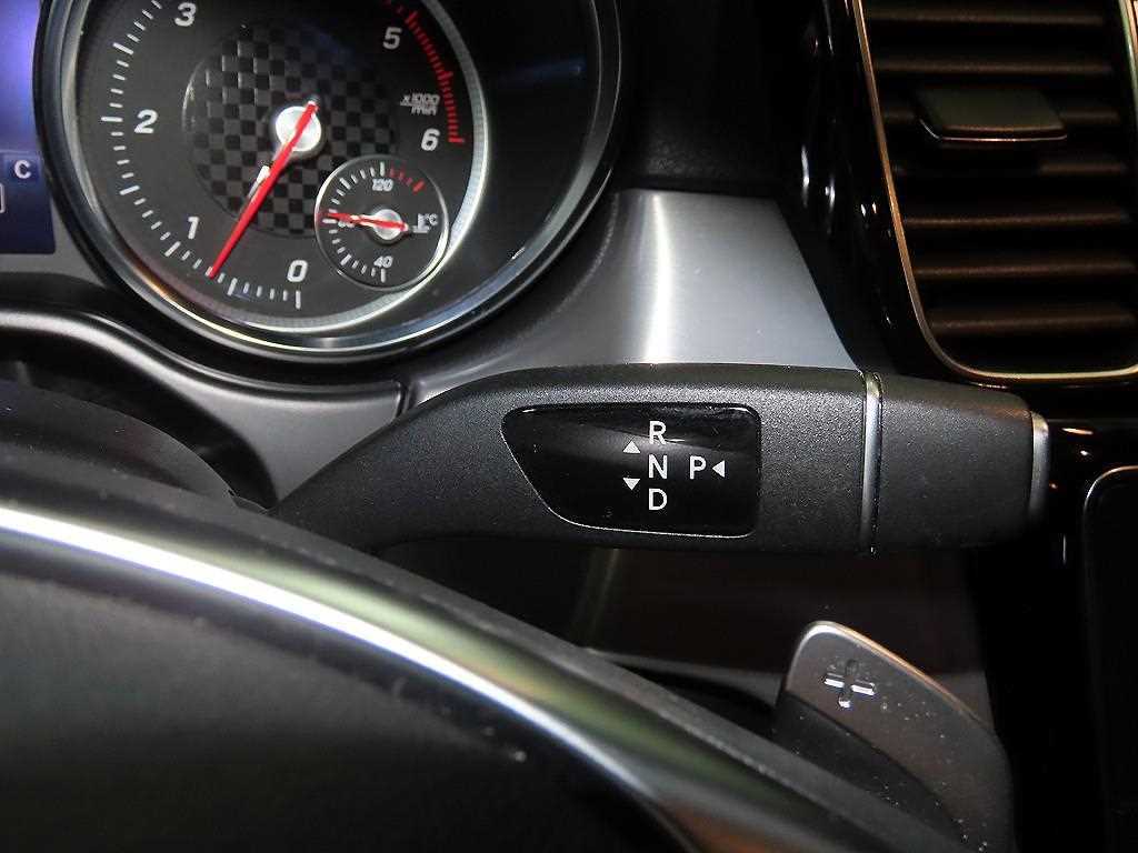 Mercedes Benz GLE Class - Vista 12